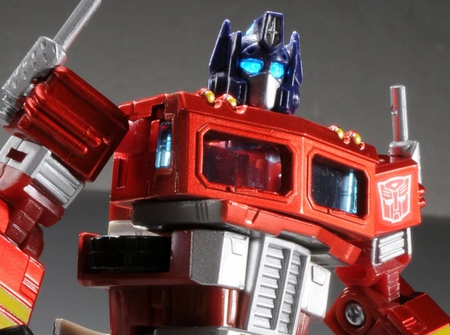 UN-06 Optimus Prime | Transformers United