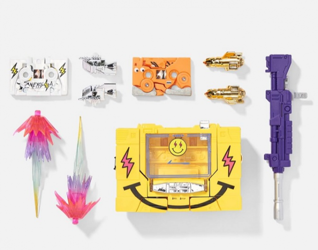 J. Balvintron Set of 3 | J. Balvin | Transformers G1 Collaborative