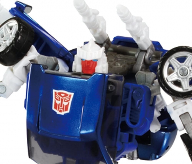 UN-13 Autobot Tracks | Transformers United