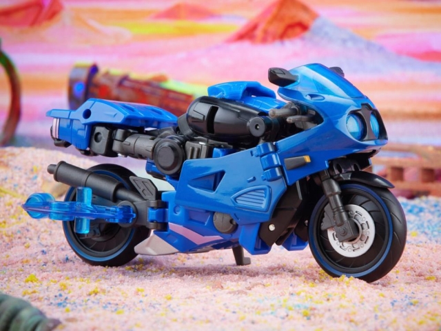 Arcee Legacy Deluxe Class | Transformers Generations Legacy