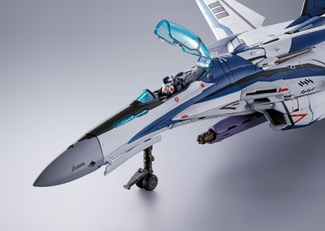 VF-25 Messiah Valkyrie Worldwide Anniversary Version DX Chogokin | Macross Frontier | Bandai Spirits