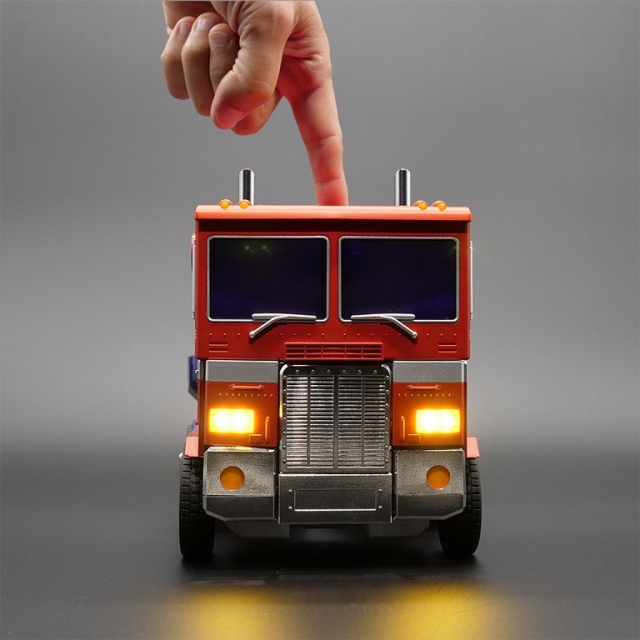 Optimus Prime Flagship Series | Robosen Transformers Robot