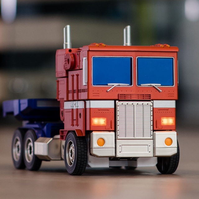 Optimus Prime Flagship Series | Robosen Transformers Robot