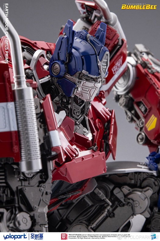 Optimus Prime Earth Mode Plastic Model Kit | Transformers: Bumblebee | yolopark