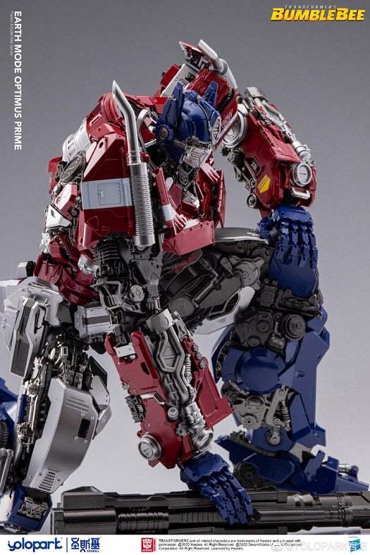 Optimus Prime Earth Mode Plastic Model Kit | Transformers: Bumblebee | yolopark