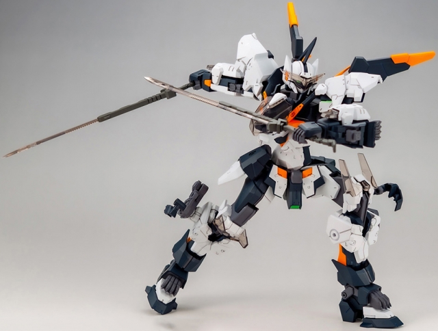 Hundred Edge Arma 1/100 Scale Model Kit | Yu-Mo Code Beast | Wave