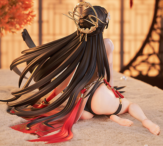 Qu: Crimson Blessing 1/7 Scale | Punishing: Gray Raven | Luminous Box