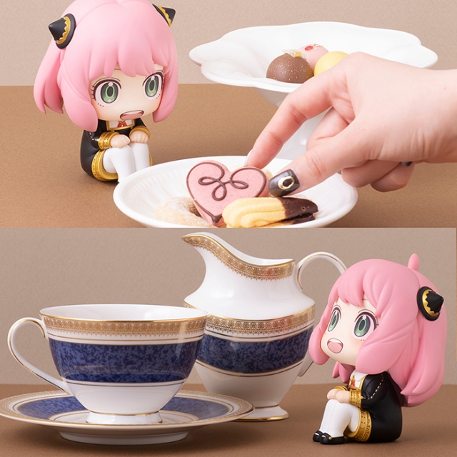 Anya Forger With Gift Look Up | Spy x Family | 	MegaHouse