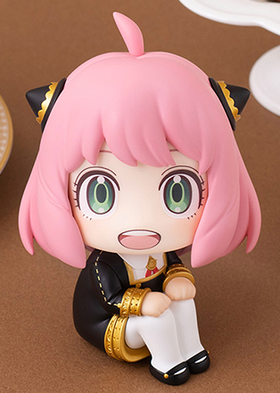 Anya Forger With Gift Look Up | Spy x Family | 	MegaHouse