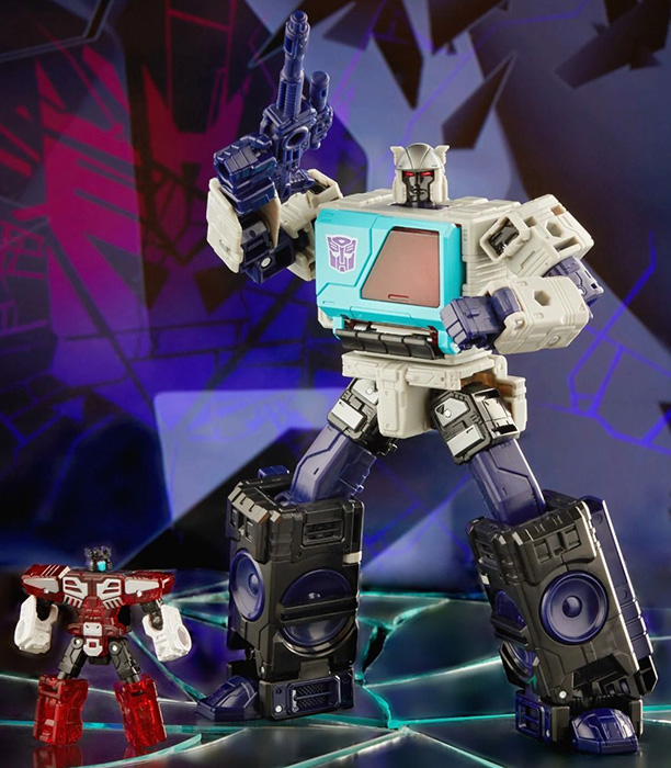 Autobot Blaster IDW Shattered Glass IDW Shattered Glass Voyager Class | Transformers Generations Shattered Glass Collection