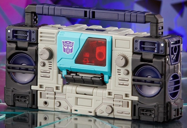 Autobot Blaster IDW Shattered Glass IDW Shattered Glass Voyager Class | Transformers Generations Shattered Glass Collection