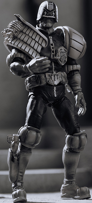 Judge Dredd Black and White 1/18 Scale Exquisite Mini | 2000 A.D. Judge Dredd | Hiya Toys