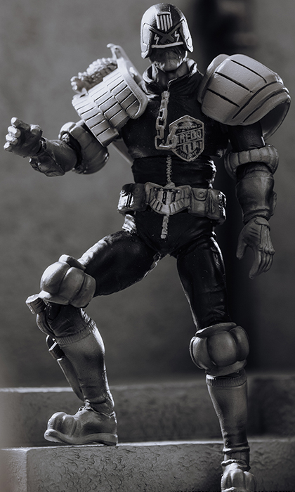 Judge Dredd Black and White 1/18 Scale Exquisite Mini | 2000 A.D. Judge Dredd | Hiya Toys