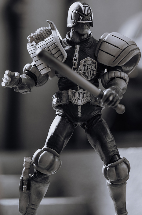 Judge Dredd Black and White 1/18 Scale Exquisite Mini | 2000 A.D. Judge Dredd | Hiya Toys