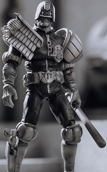Judge Dredd Black and White 1/18 Scale Exquisite Mini | 2000 A.D. Judge Dredd | Hiya Toys