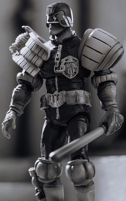 Judge Dredd Black and White 1/18 Scale Exquisite Mini | 2000 A.D. Judge Dredd | Hiya Toys