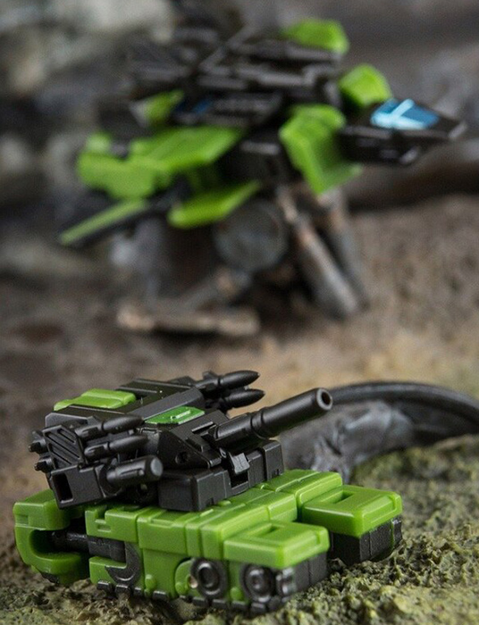 Sword Dancer DW-E07G Traveler Plane and DW-E08G Patriot Tank Set of 2 Green and Black Version | Dr. Wu