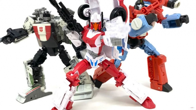Autobot Minerva Deluxe Class | Transformers Generations Legacy