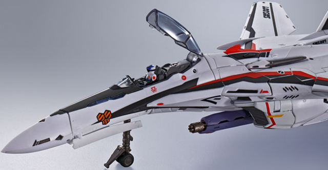 VF-25F Messiah Valkyrie Alto Saotome Machine Revival Version DX Chogokin | Macross Frontier | Bandai Spirits