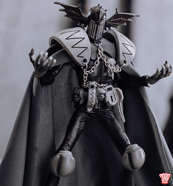 Judge Fear Black and White 1/18 Scale PX Previews Exclusive | 2000 A.D. Judge Dredd | Hiya Toys