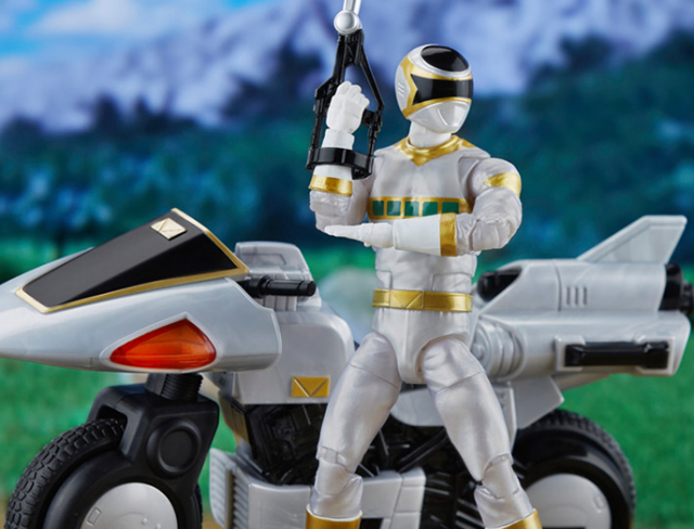 Silver Ranger and Silver Cycle Deluxe 6-inch Scale Lightning Collection | Power Rangers In Space | Hasbro