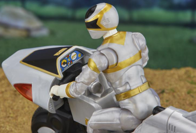 Silver Ranger and Silver Cycle Deluxe 6-inch Scale Lightning Collection | Power Rangers In Space | Hasbro