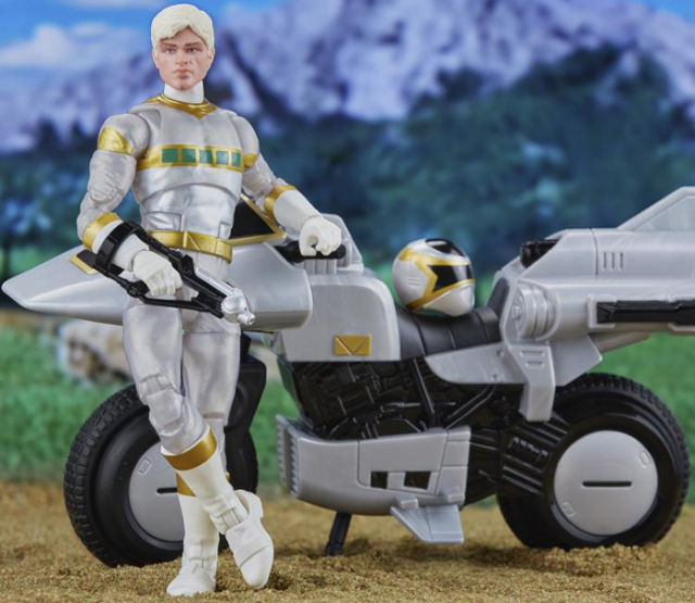Silver Ranger and Silver Cycle Deluxe 6-inch Scale Lightning Collection | Power Rangers In Space | Hasbro