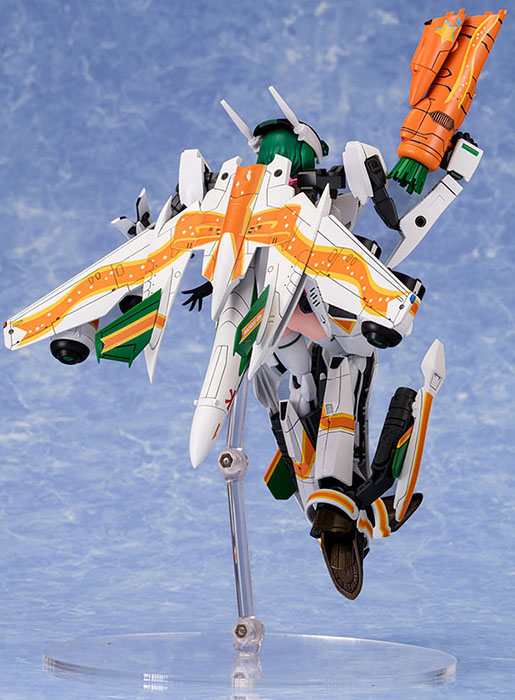 VF-25F Messiah Ranka Lee Model Kit Macross V.F.G. | Macross Frontier | Aoshima 40th Anniversary