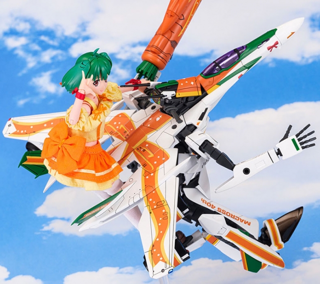 VF-25F Messiah Ranka Lee Model Kit Macross V.F.G. | Macross Frontier | Aoshima 40th Anniversary