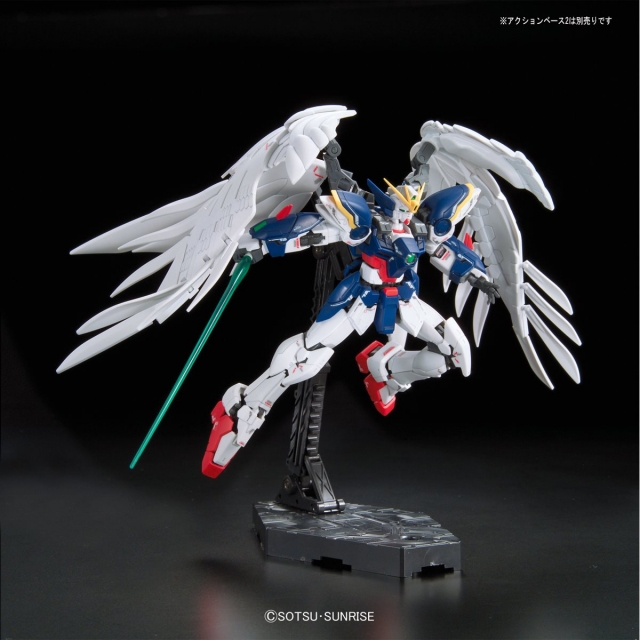17 Wing Gundam Zero Real Grade 1/144 Scale Model Kit | Gundam Wing: Endless Waltz | Bandai Spirits