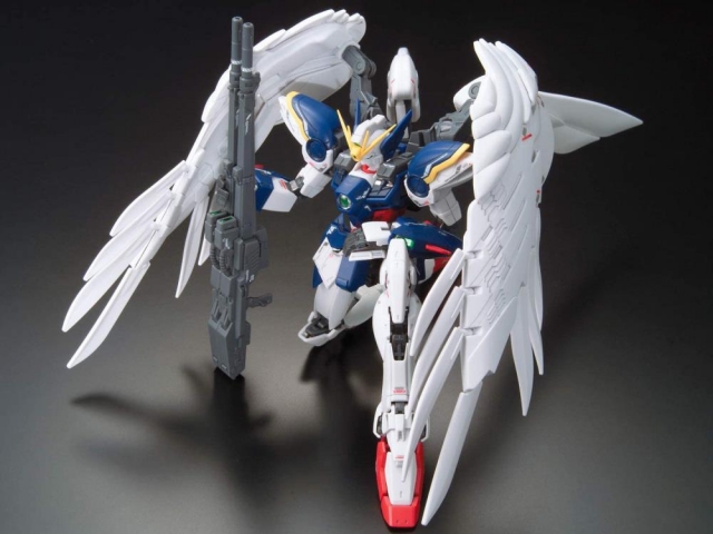 17 Wing Gundam Zero Real Grade 1/144 Scale Model Kit | Gundam Wing: Endless Waltz | Bandai Spirits