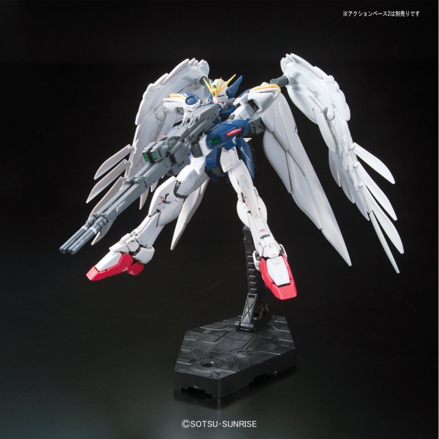 17 Wing Gundam Zero Real Grade 1/144 Scale Model Kit | Gundam Wing: Endless Waltz | Bandai Spirits