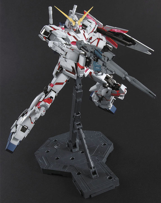 Unicorn Gundam Master Grade Model Kit 1/100 Scale | Mobile Suit Gundam Unicorn | Bandai Spirits
