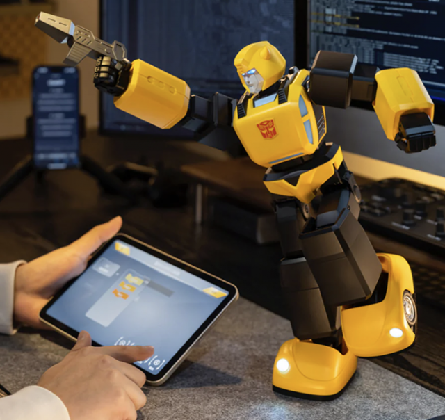 Bumblebee Performance Series | Robosen Transformers Robot