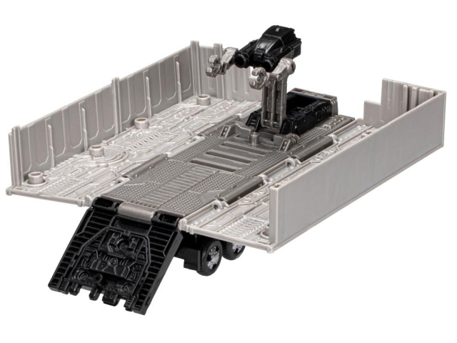 Optimus Prime Volvo VNR 300 Voyager Class | Transformers Generations