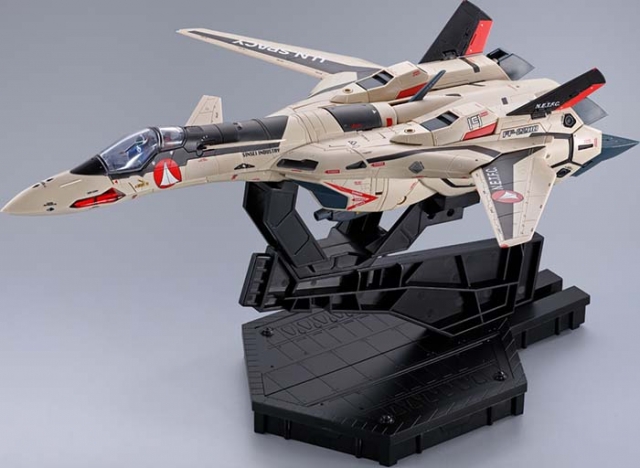 YF-19 Excalibur (Isamu Alva Dyson Use) DX Chogokin | Macross Plus | Bandai Spirits