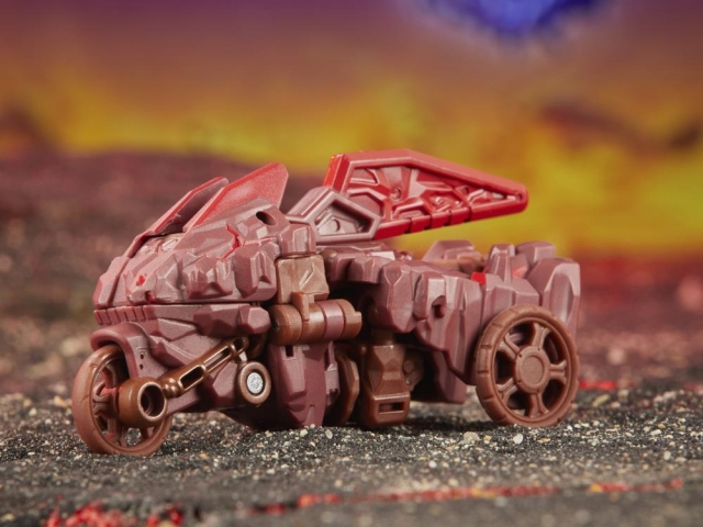 Infernac Universe Bouldercrash Core Class | Transformers: Legacy United