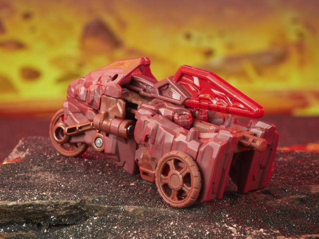 Infernac Universe Bouldercrash Core Class | Transformers: Legacy United