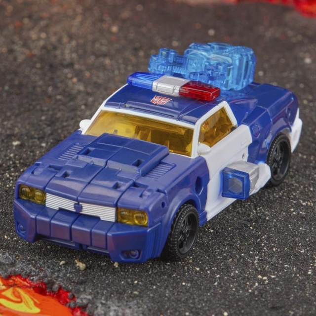 Rescue Bots Universe Autobot Chase Deluxe Class | Transformers: Legacy United