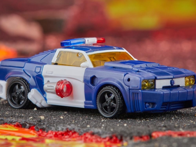 Rescue Bots Universe Autobot Chase Deluxe Class | Transformers: Legacy United