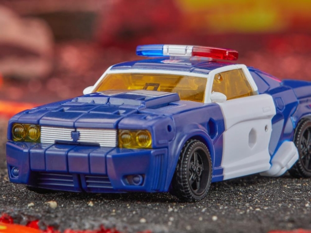 Rescue Bots Universe Autobot Chase Deluxe Class | Transformers: Legacy United