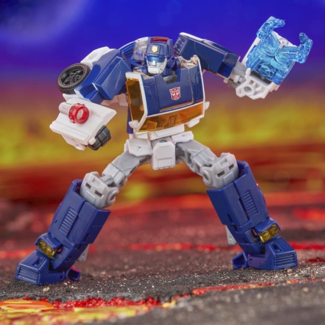 Rescue Bots Universe Autobot Chase Deluxe Class | Transformers: Legacy United