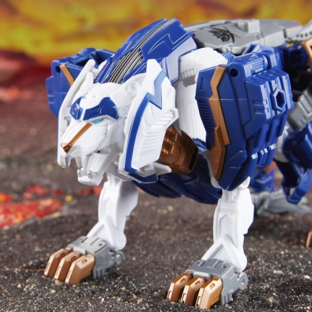Prime Universe Thundertron Voyager Class | Transformers: Legacy United