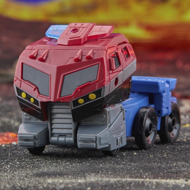 Animated Universe Optimus Prime Voyager Class | Transformers: Legacy United