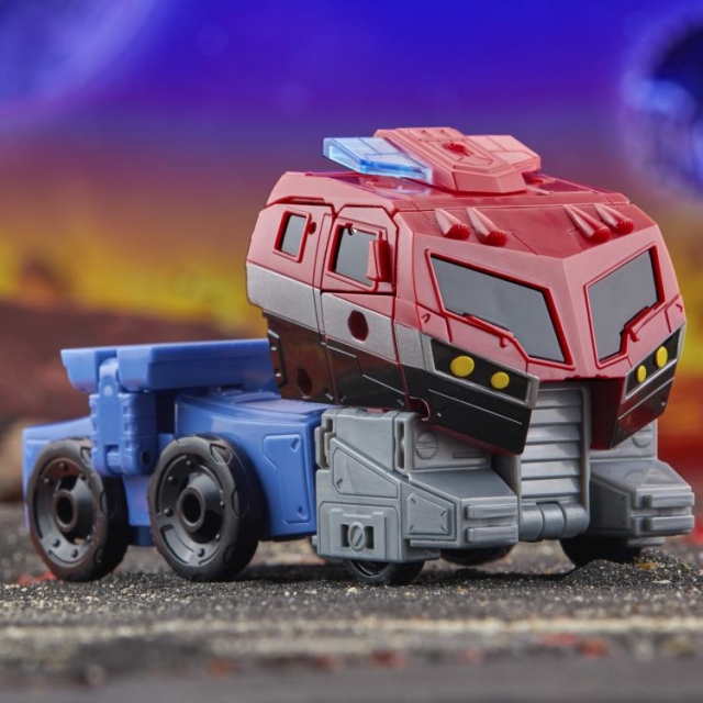 Animated Universe Optimus Prime Voyager Class | Transformers: Legacy United