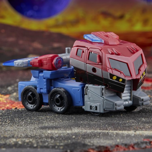 Animated Universe Optimus Prime Voyager Class | Transformers: Legacy United