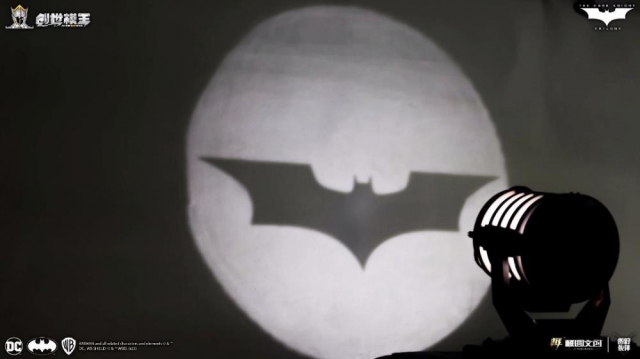 Batman and Bat-Signal Deluxe Model Kit 1/12 Scale | Batman: The Dark Knight | Modoking