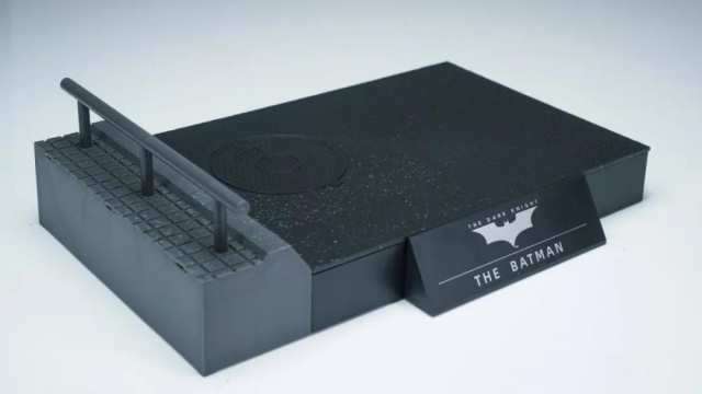 Batman and Bat-Signal Deluxe Model Kit 1/12 Scale | Batman: The Dark Knight | Modoking