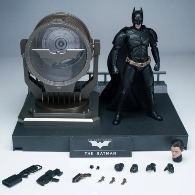 Batman and Bat-Signal Deluxe Model Kit 1/12 Scale | Batman: The Dark Knight | Modoking