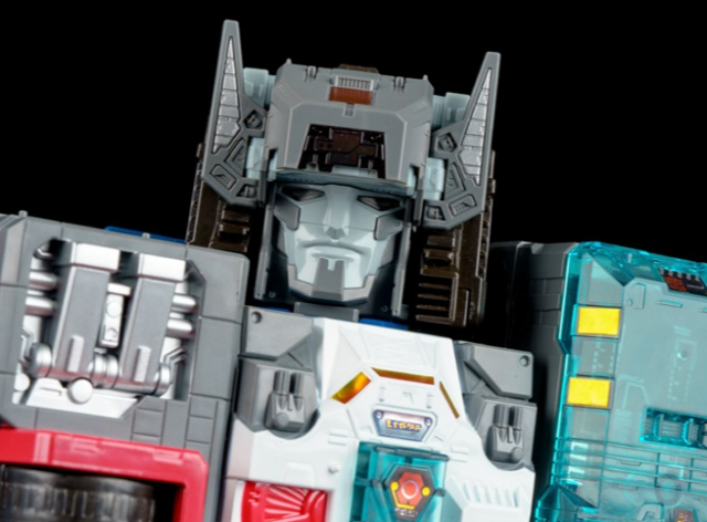 Fortress Maximus Titan Class SDCC Exclusive  | Transformers Generations Titans Return